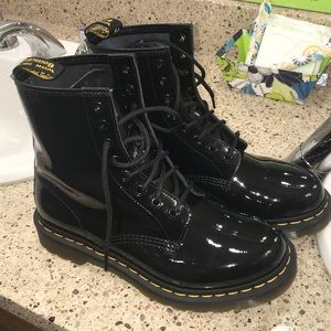DOC MARTENTS COMBAT BOOTS